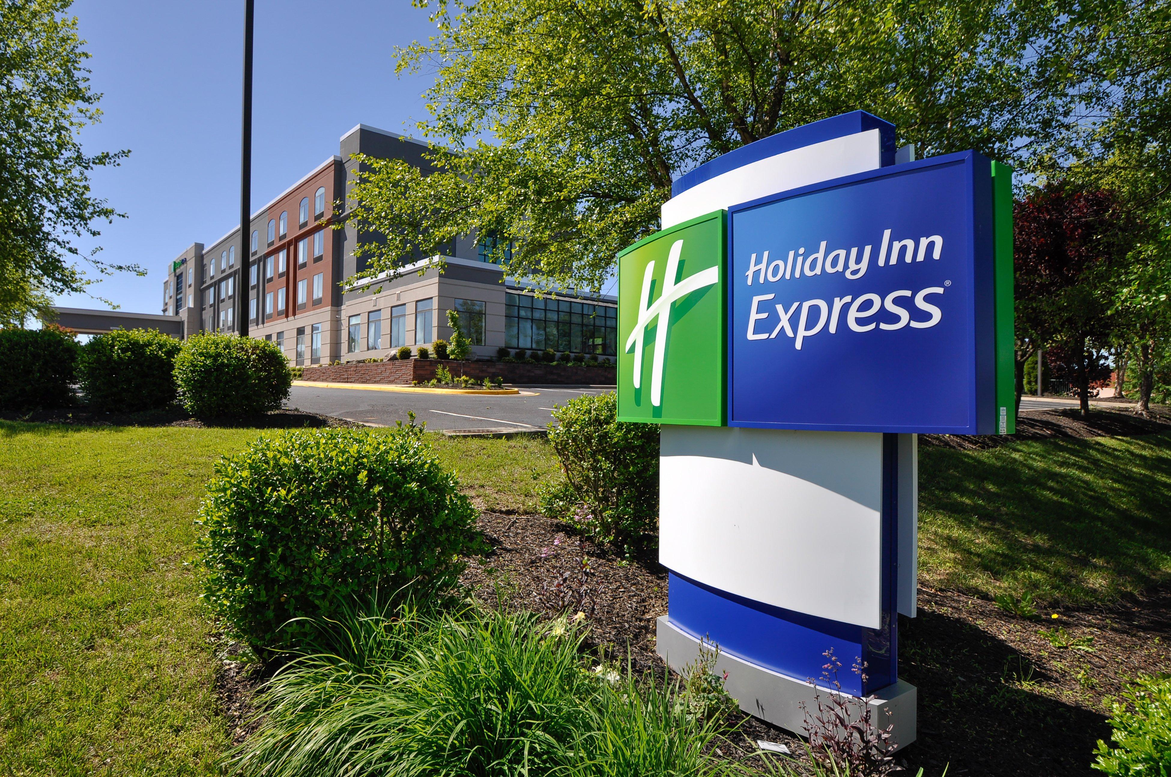 Holiday Inn Express Quantico 斯坦福 外观 照片
